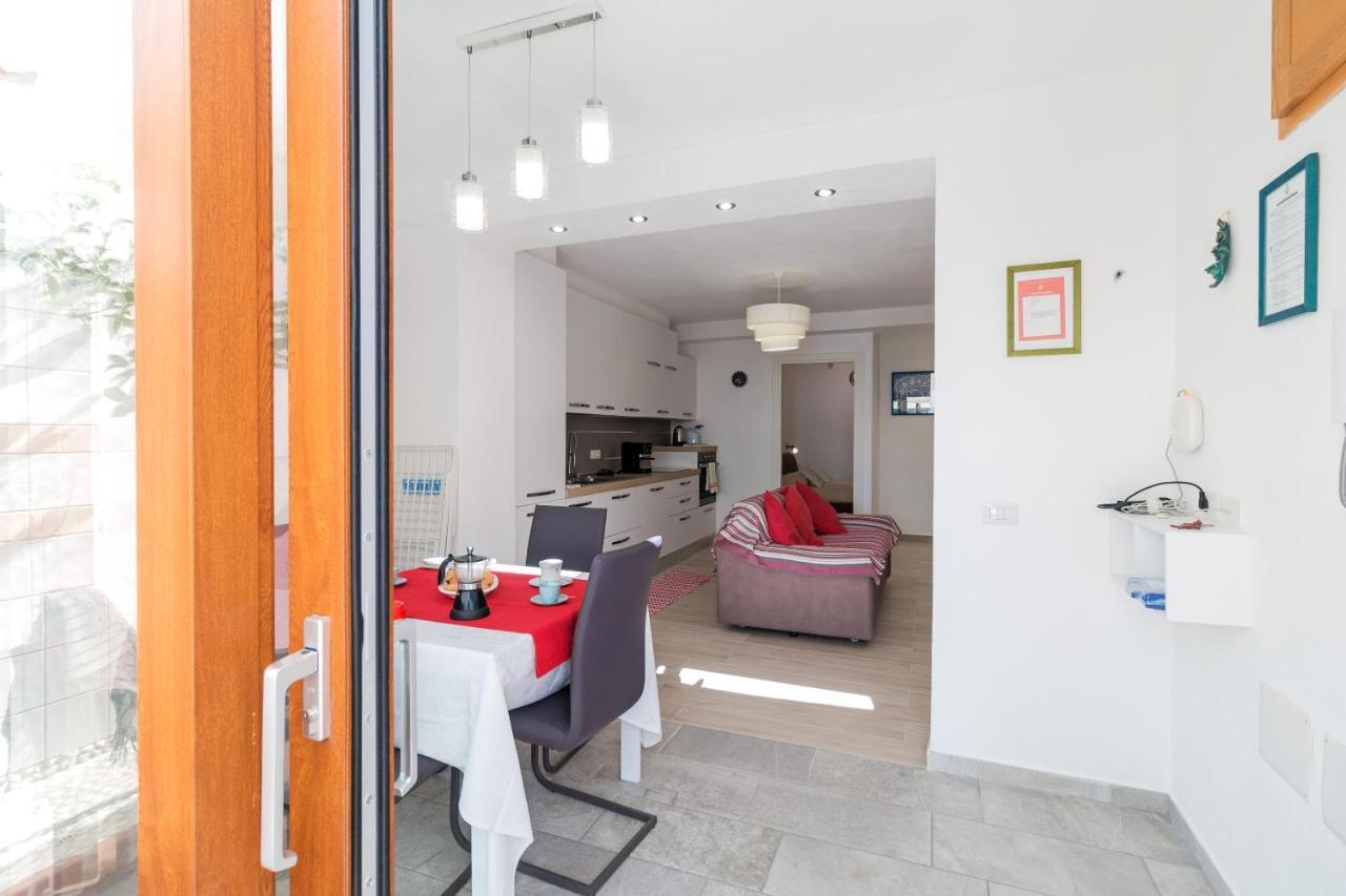 Purple Flower Suite Apartment Cala Gonone Exteriér fotografie