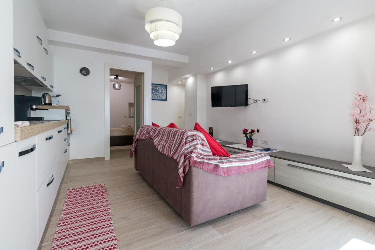 Purple Flower Suite Apartment Cala Gonone Exteriér fotografie