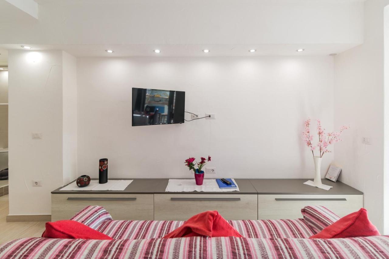 Purple Flower Suite Apartment Cala Gonone Exteriér fotografie